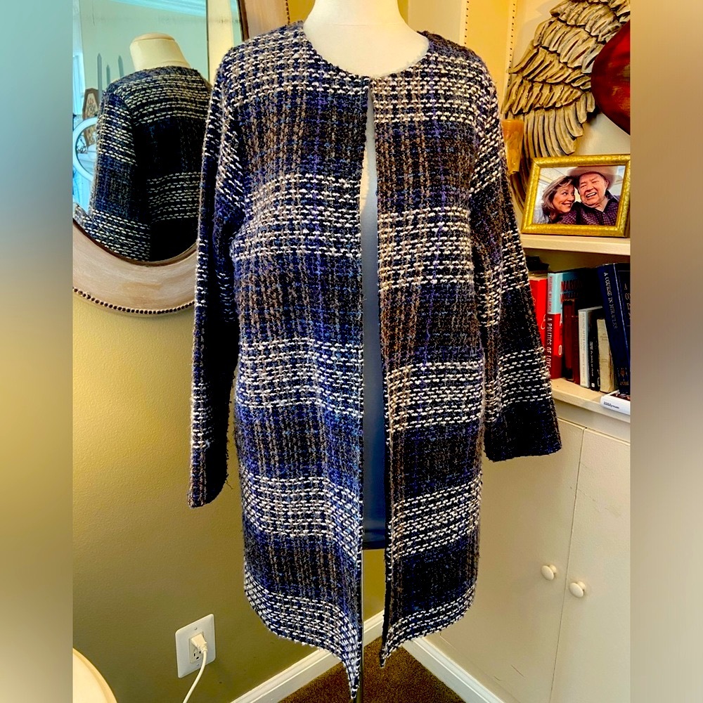 XL Tweed coat. Gorgeous neutral colors. Pockets!